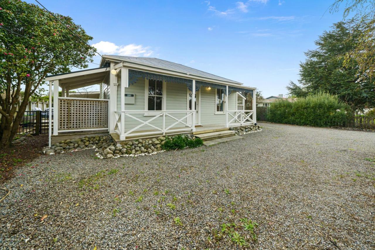 Pendreigh Cottage - Martinborough Holiday Home Экстерьер фото