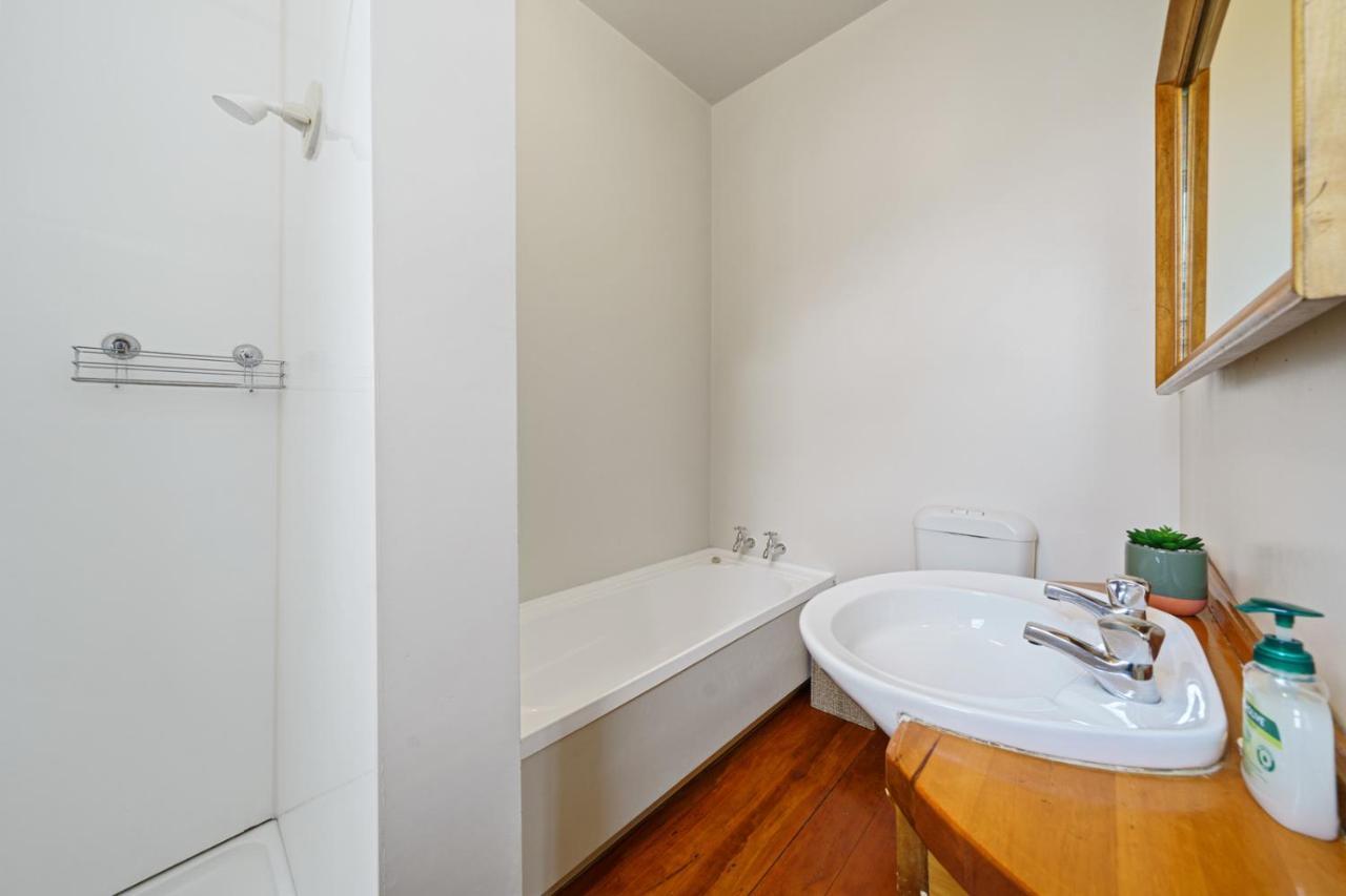 Pendreigh Cottage - Martinborough Holiday Home Экстерьер фото