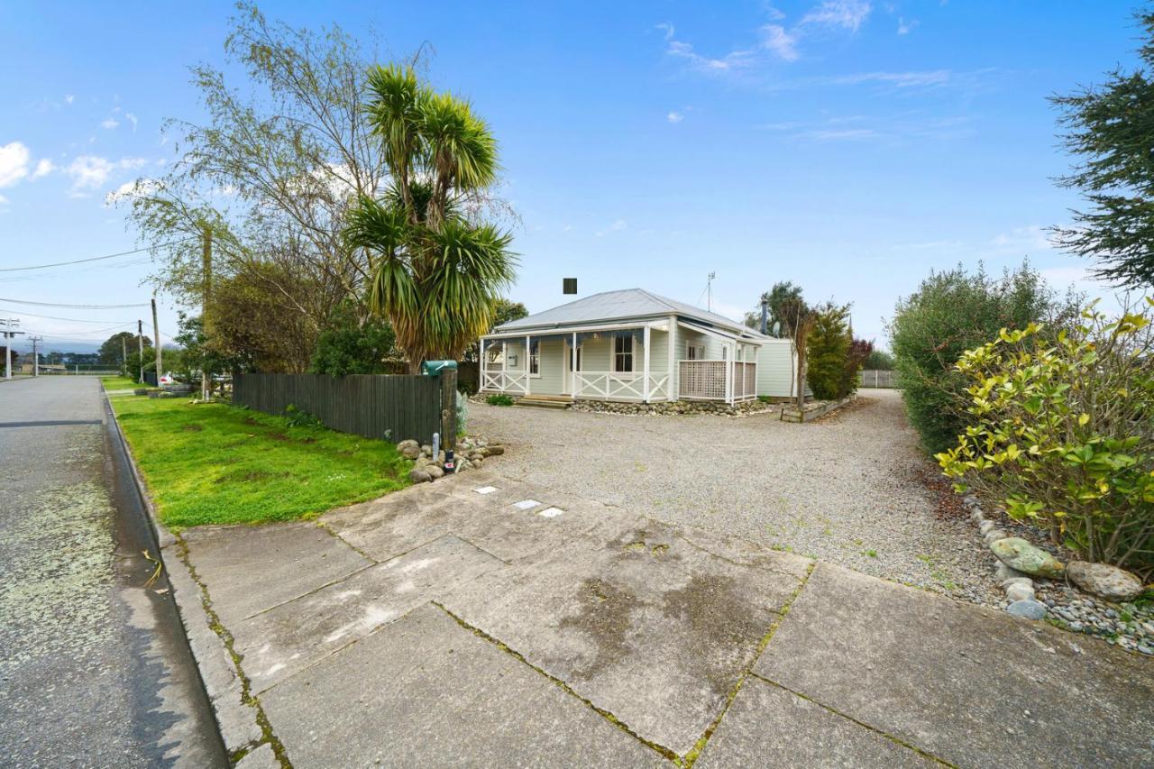 Pendreigh Cottage - Martinborough Holiday Home Экстерьер фото